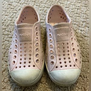 Girls light pink Natives, size 10